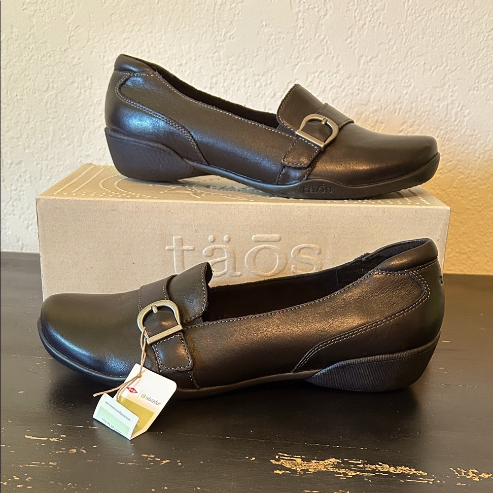 Taos Footwear Women's Black Leather Loafers